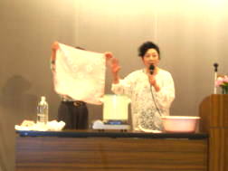 引用元:http://www.kamocci.or.jp/gaiyo/topics/0429hanabira.htm